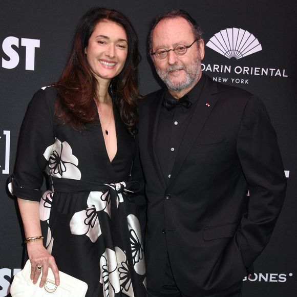 Dans "Paris Match", le 8 mai 2024, le comédien comparait la vieillesse à "un naufrage".

Jean Reno et sa compagne Zofia Borucka assistent à la présentation par City Harvest du gala 2025 Carnaval à Cipriani, le 22 avril 2025, à New York. Backgrid USA / Bestimage