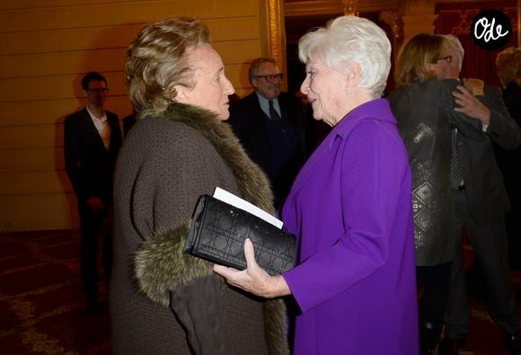 Durant les six dernières semaines de sa vie, elle vivait chez son amie Line Renaud.

Bernadette Chirac et Line Renaud - François Hollande a élevé la chanteuse et actrice Line Renaud au rang de grand officier de la Légion d'honneur lors d'une cérémonie au palais de l'Élysée à Paris, le 21 novembre 2013.