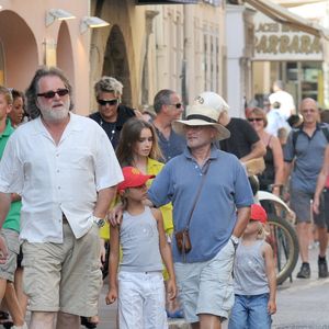 Phil Collins aperçu avec sa famille dans les rues de Saint-Tropez, France, le 2 août 2009. Photo ABACAPRESS.COM