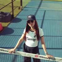 Nos astuces pour bien choisir sa casquette quand on a les cheveux volumineux