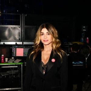 Ce désistement de dernière minute est d'autant plus difficile à avaler pour Julie Zenatti qu'il ne s'agissait pas d'une date de tournée classique. 

Exclusif - Julie Zenatti en backstage du concert du gala de Noël de l'association Tout le monde contre le cancer fête ses 20 ans diffusé le 24 décembre sur M6 à l'Adidas Aren Porte de la Chapelle à Paris, France, le 4 décembre 2025. © Jack Tribeca/Bestimage