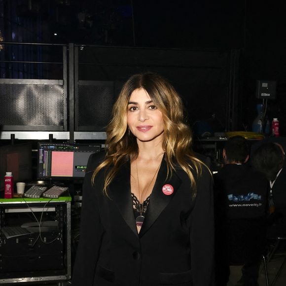Ce désistement de dernière minute est d'autant plus difficile à avaler pour Julie Zenatti qu'il ne s'agissait pas d'une date de tournée classique. 

Exclusif - Julie Zenatti en backstage du concert du gala de Noël de l'association Tout le monde contre le cancer fête ses 20 ans diffusé le 24 décembre sur M6 à l'Adidas Aren Porte de la Chapelle à Paris, France, le 4 décembre 2025. © Jack Tribeca/Bestimage