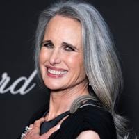Andie MacDowell, 68 ans :  "Je médite, je marche sur la plage, je pratique le yoga, le Pilates, la musculation"