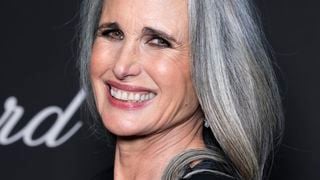 Andie MacDowell, 68 ans :  "Je médite, je marche sur la plage, je pratique le yoga, le Pilates, la musculation"