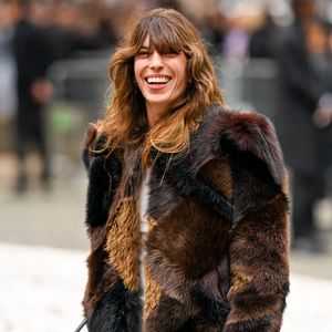 Lou Doillon aux arrivées du défilé Miu Miu Collection Femme Prêt-à-Porter Printemps/Eté 2026 lors de la Fashion Week de Paris (PFW), au Conseil Économique, social et environnemental, Palais d'lena, à Paris, France, le 6 octobre 2025. © Pierre Perusseau/Bestimage
