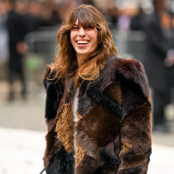 Lou Doillon aux arrivées du défilé Miu Miu Collection Femme Prêt-à-Porter Printemps/Eté 2026 lors de la Fashion Week de Paris (PFW), au Conseil Économique, social et environnemental, Palais d'lena, à Paris, France, le 6 octobre 2025. © Pierre Perusseau/Bestimage