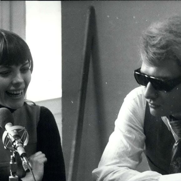 Archives - Mireille Mathieu et Johnny Hallyday sur l'antenne d'une radio. Le 24 avril 1969
© Keystone Press Agency / Zuma Press / Bestimage