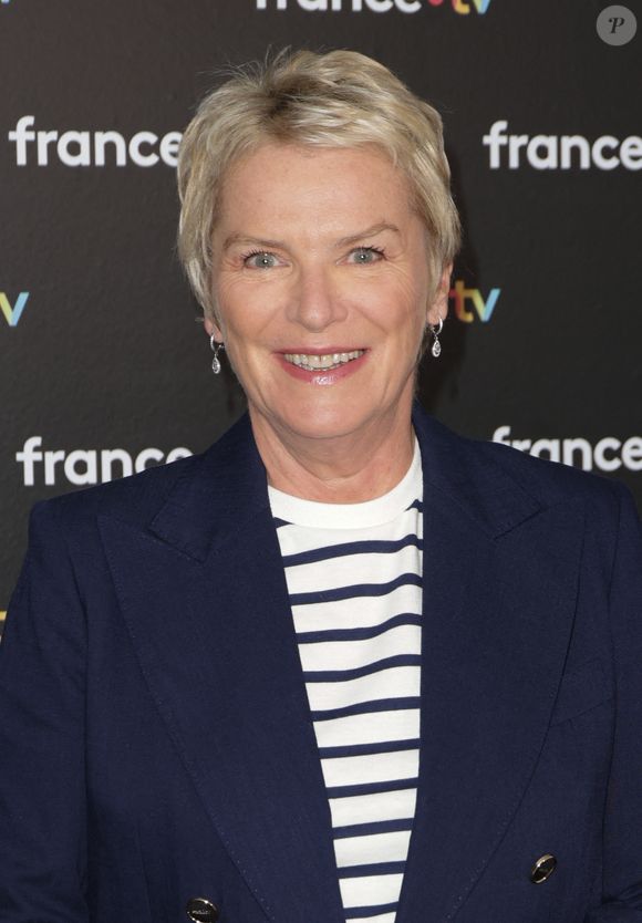 Élise Lucet au photocall de la conférence de presse de rentrée de France Télévisions à Paris, France, le 4 septembre 2024. © Coadic Guirec/Bestimage