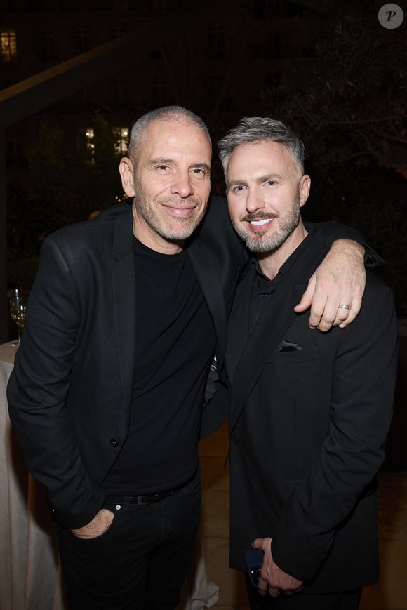 Medi Sadoun et Thierry Martino - Première édition des Trophées Madame – Le Grand Dîner dans le cadre prestigieux de l'hôtel Peninsula à Paris le 6 mars 2025. Cet événement d’exception a réuni des figures influentes du monde de la culture, du sport, du luxe et de l’entrepreneuriat, venues célébrer les femmes qui façonnent et inspirent notre époque.
Placée sous le signe de l’excellence, de l’innovation et de l’audace, cette soirée a mis à l’honneur des personnalités féminines remarquables, sélectionnées pour leur impact et leur engagement dans leur domaine respectif.
Le trophée exclusif des « Trophées Madame » a été conçu par l’artiste de street art Leloluce, incarnant la force et la résilience des femmes d’aujourd’hui.
Les lauréates ont été choisies par un comité d’expertes influentes, issues du mouvement Women With Impact et reconnues pour leur discernement et leur engagement en faveur de la promotion des femmes. © Cyril Moreau/Bestimage