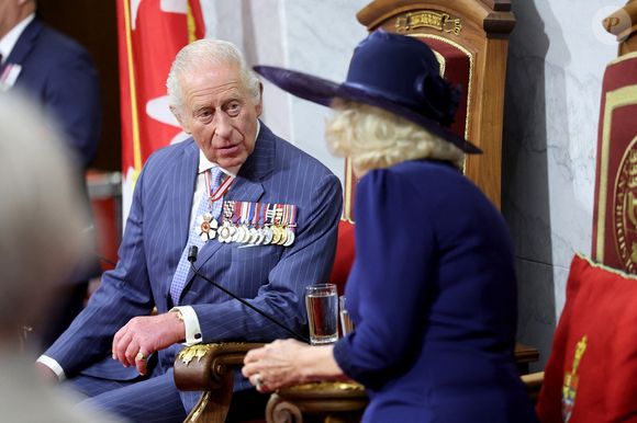 Le roi Charles III et la reine Camilla dans la salle du Sénat de l'édifice du Sénat du Canada, à Ottawa, lors de l'ouverture officielle du Parlement du Canada, dans le cadre de la visite royale de deux jours au Canada. Mardi 27 mai 2025. Photo de Chris Jackson/PA Wire/ABACAPRESS.COM