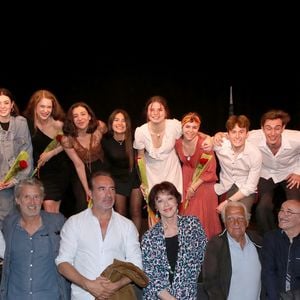 Exclusif - Katia Tchenko, Audrey Belmondo, Olivier Belmondo, Antoine de Caunes, Jean Dujardin (nouveau Parrain de "l'Entrée des Artistes »), Anny Duperey, Alain Belmondo, Michel Caradec, Victor Belmondo et Michel Boujenah posent devant les élèves de la promotion 2023 : Emma Bellier, Victoire Cellier, Romain Da Encarnação, Romain Debat, Rose Levallois, Jeanne Le Bozec, Pauline Royer, Daniela Traverso et Clara Trillot - Audition de la Promotion 2023 de l’École « L’Entrée des Artistes » d’Olivier Belmondo au Théâtre des Mathurins à Paris le 05 Juin 2023. 

© Bertrand Rindoff / Bestimage