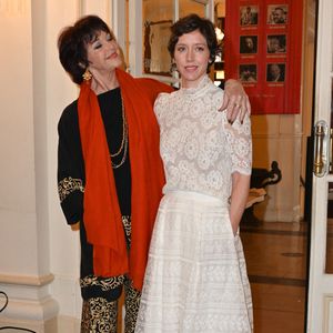 Elle a par la suite changé d'avis et a donné naissance à Sara et Gaël. Désormais, ses six petits-enfants apportent de la vie à sa maison dans la Creuse qu'elle aime tant retrouver.

Anny Duperey et Sara Giraudeau arrivent à la 34e cérémonie des Molières du théâtre français qui se tient au Théâtre de Paris à Paris, France, le 24 avril 2023. Photo par Mireille Ampilhac/ABACAPRESS.COM