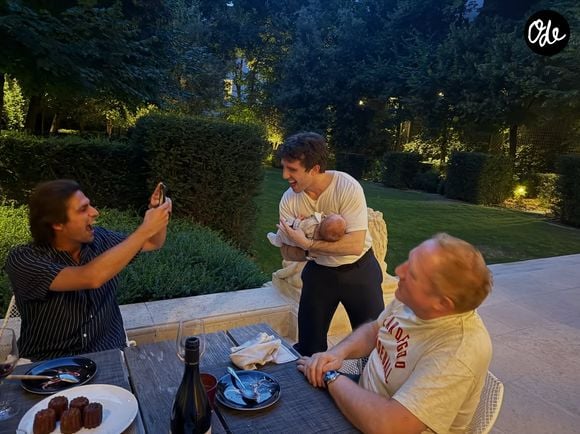 François-Henri Pinault est comblé par l'arrivée de ce petit-fils

Lara Cosima Pinault annonce qu'elle est devenue maman d'un petite garçon avec son mari François Pinault Jr. Photo partagée sur Instagram le 12 août 2026.