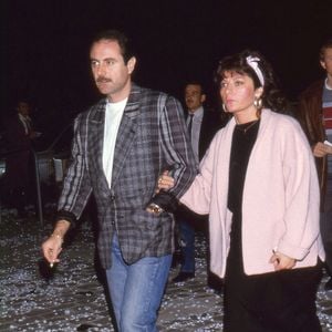 Michel Delpech et sa femme Geneviève arrivent au Zenith de Paris en juin 1984.