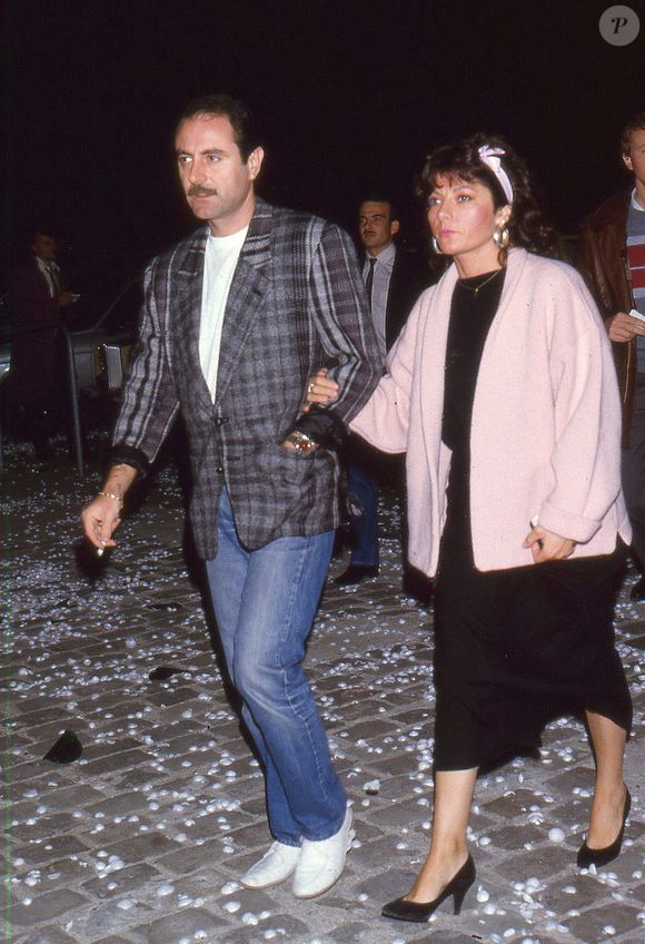 Michel Delpech et sa femme Geneviève arrivent au Zenith de Paris en juin 1984.