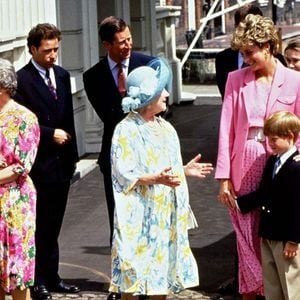 92 ans de la reine Elizabeth II le 4 août 1992 avec la princesse Diana, le prince Harry, le prince Charles, la princesse Margaret et Lord Linley ©ALPHA AGENCY / BESTIMAGE