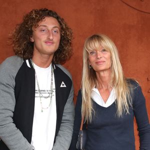 "Jo est très copain avec le fils de David et Cathy Guetta, et avec la fille de Jean-Paul Belmondo (...). Comme ils sont tous un peu dans la même situation de célébrité , ils sont très conscients des pièges que cela engendre", avait expliqué la mère de famille en soulignant "qu'ils s'en méfient et en discutent entre eux". 

Isabelle Camus et son fils Joalukas Noah au village (Jour 8) lors des Internationaux de France de Tennis de Roland Garros 2022 à Paris, France, le 29 mai 2022. © Bertrand Rindoff/Bestimage