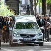 Adieu Catherine Ringer : son fils Raoul, digne au premier rang, lui adresse un clin d’œil à travers leur passion commune