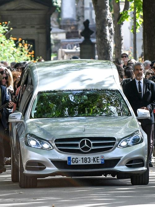 Adieu Catherine Ringer : son fils Raoul, digne au premier rang, lui adresse un clin d’œil à travers leur passion commune