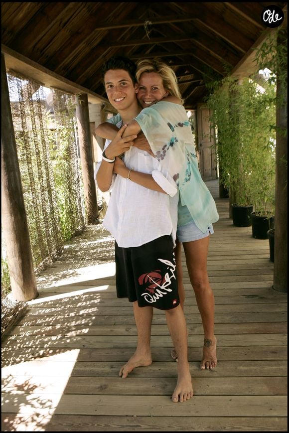 Exclusif- Fiona Gélin et son fils Milan à Saint-Tropez. Le 4 août 2005. © DOMINIQUE JACOVIDES / BESTIMAGE