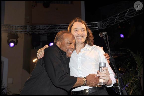 Le lieu est également célèbre pour sa mythique boîte de nuit qui a fait danser des légendes de la musique et du cinéma.

Quincy Jones et Roger Hodgson à la soirée Byblos (Saint-Tropez, 28 juillet 2009)
© Angeli