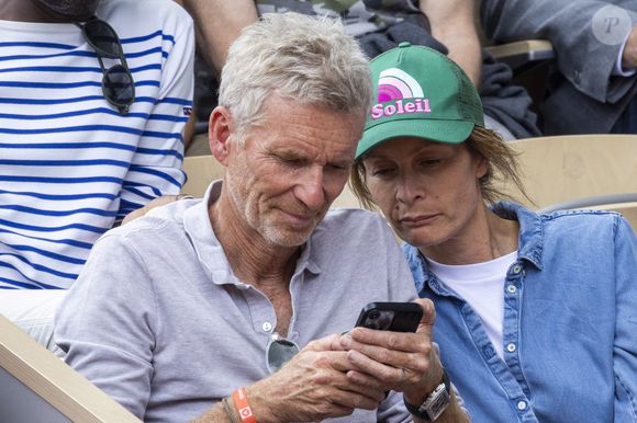 L'animateur présente "Koh-Lanta" depuis plus de 20 ans.

Denis Brogniart et sa femme Hortense - Célébrités dans les tribunes des internationaux de France de Roland Garros à Paris le 30 mai 2022. © Cyril Moreau - Dominique Jacovides/Bestimage