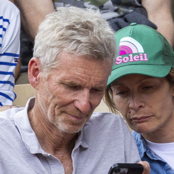 L'animateur présente "Koh-Lanta" depuis plus de 20 ans.

Denis Brogniart et sa femme Hortense - Célébrités dans les tribunes des internationaux de France de Roland Garros à Paris le 30 mai 2022. © Cyril Moreau - Dominique Jacovides/Bestimage