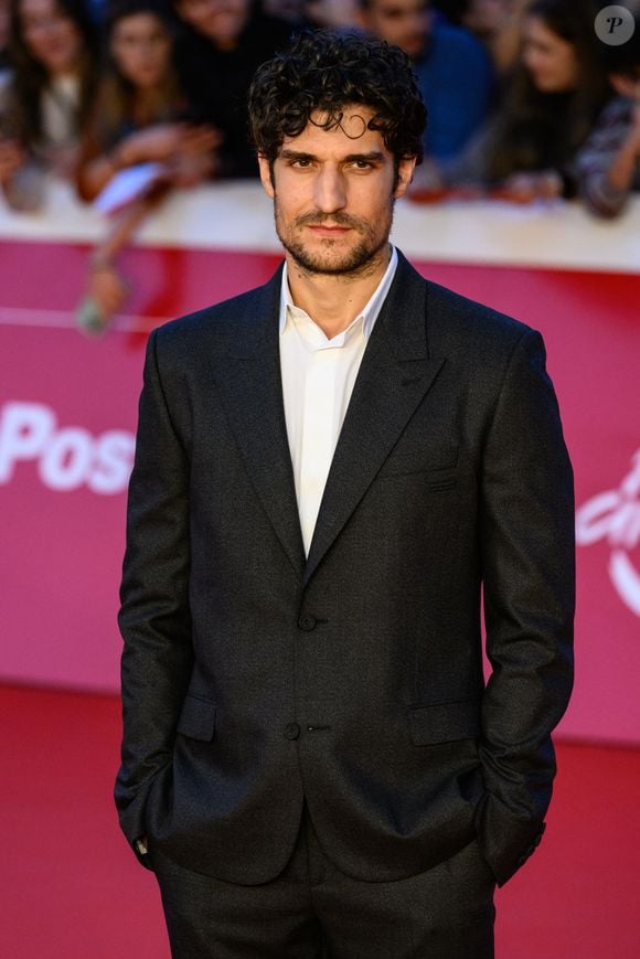 Louis Garrel assiste au tapis rouge du film 'Couture' lors du 20ème Festival du Film de Rome à l'Auditorium Parco della Musica à Rome (Italie), le 18 octobre 2025. © Andrea Staccioli/Insidefoto via ZUMA Press/Bestimage