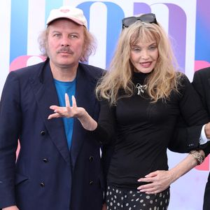 Philippe Katerine, Arielle Dombasle - Photocall de 'Les derniers jours de Charles Baudelaire' lors de la 65eme édition du Festival TV De Monte Carlo le 14 Juin 2026 © Denis Guignebourg /Bestimage