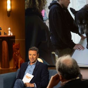 Exclusif - Bernard Montiel, Raphaël Mezrah, Oli. avec Chantal Ladesou et Eric Baratay invités, et Olivia la juriste sur plateau de l'émission "Animalement Vôtre" présentée par Bernard Montiel et diffusée le 8 février 2026 sur France 3, à Paris, France, le 12 janvier 2026. © Julien Sarkissian/Bestimage