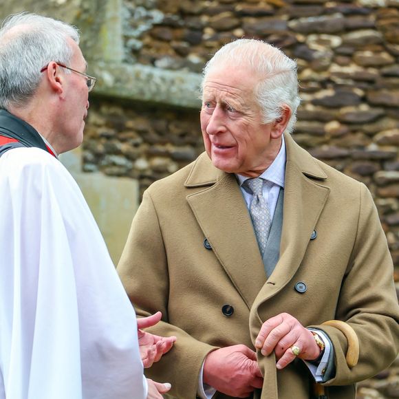 Le roi Charles III d'Angleterre - La famille royale britannique se rend à la messe de Noël à Sandringham le 25 décembre 2024.