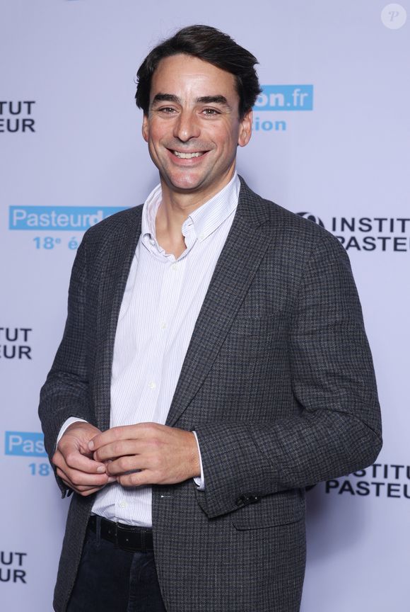 Après lui avoir partagé la "ressemblance troublante" qu'il avait avec son mari.

Julian Bugier - Soirée de lancement de la18ème édition du "Pasteurdon" à l'institut Pasteur de Paris le 9 octobre 2024. © Denis Guignebourg/BestImage