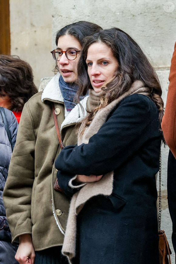 Pia Laborde, la fille de C.Laborde - Arrivées aux obsèques de C.Laborde en l’église Saint-Roch à Paris, le 6 février 2025. Décédée le 28 janvier 2025 à l'âge de 73 ans, l'ancienne présentatrice météo de TF1 (1988 - 2017) était atteinte de la maladie neurodégénérative à corps de Lewy. 
© Jacovides - Moreau / Bestimage