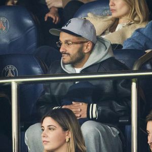 Malik Bentalha - Célébrités dans les tribunes lors du match de Ligue 1 McDonald's opposant le Paris Saint-Germain (PSG) à l'Olympique de Marseille (OM) - (3-1) au Parc des Princes à Paris le 16 mars 2025. © Cyril Moreau/Bestimage