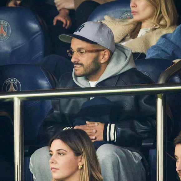 Malik Bentalha - Célébrités dans les tribunes lors du match de Ligue 1 McDonald's opposant le Paris Saint-Germain (PSG) à l'Olympique de Marseille (OM) - (3-1) au Parc des Princes à Paris le 16 mars 2025. © Cyril Moreau/Bestimage
