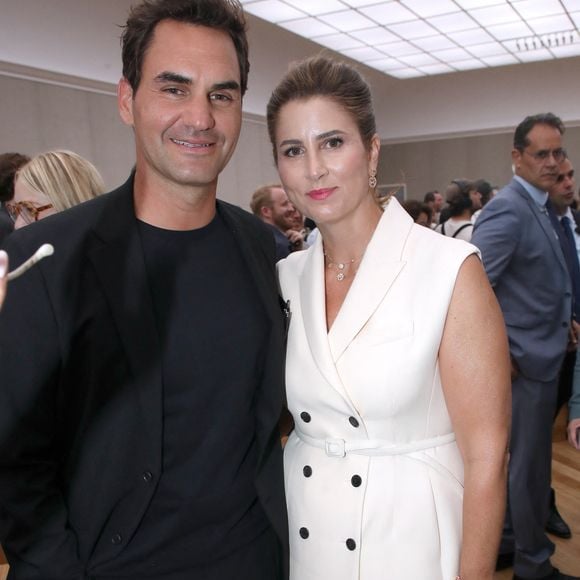 Accompagné de son épouse Mirka et de quelques amis, le jeune retraité des courts profite pleinement de son été. 

Roger Federer et sa femme Miroslava Vavrinec - Défilé de mode Dior Homme, Collection Printemps / Été 2026, Front Row, dans le cadre de la Fashion Week de Paris, France, le 27 Juin 2025. 

© Olivier Borde / Bertrand Rindoff / Bestimage