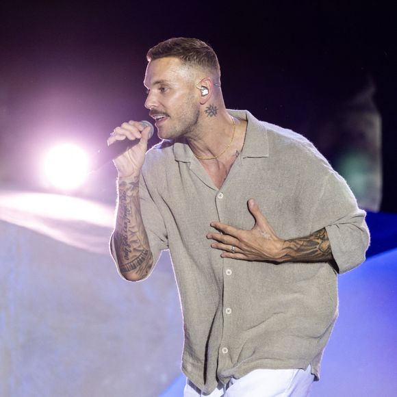Dimanche, M. Pokora s'est produit devant 30 000 personnes au festival des Papillons de Nuit, dans la Manche.

Exclusif - M. Pokora, arborant un nouveau look, une moustache et une nouvelle coupe, pour le tournage d'un film cet été dont l'action va se dérouler dans les années 40 - Enregistrement de l'émission "L'humour à la plage" pour la 2eme édition du festival de Juan les Pins à la pinède Gould. © Bruno Bebert / Bestimage