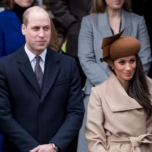 De vives tensions sont présentes depuis janvier 2020 entre les deux frères, Kate Middleton, Meghan Markle et la famille royale.

La famille royale d'Angleterre arrive à la messe de Noël à l'église Sainte-Marie-Madeleine à Sandringham, le 25 décembre 2017. © AGENCE / BESTIMAGE