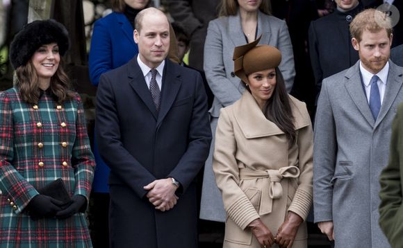 De vives tensions sont présentes depuis janvier 2020 entre les deux frères, Kate Middleton, Meghan Markle et la famille royale.

La famille royale d'Angleterre arrive à la messe de Noël à l'église Sainte-Marie-Madeleine à Sandringham, le 25 décembre 2017. © AGENCE / BESTIMAGE