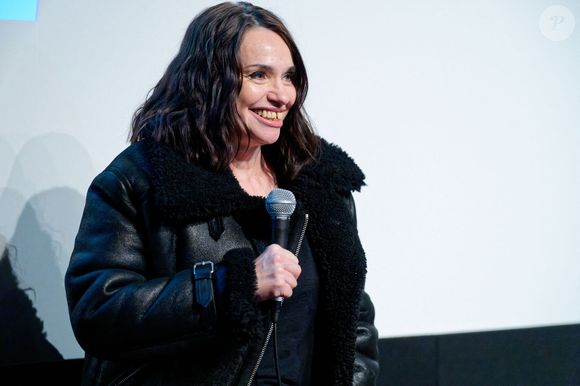 Par ailleurs, elle n'a "pas d'appart" non plus.

Exclusif - Béatrice Dalle - Photocall du film "La passion selon Béatrice" lors du 30ème festival du film francophone, Cinemania, à Montréal
© Sylvain Lefevre / Bestimage