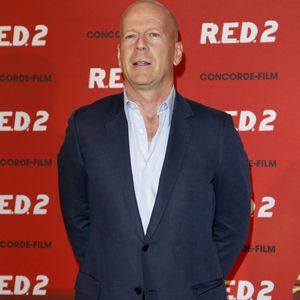 L'emblématique acteur a décidé de faire passer sa santé avant tout et mettre fin à sa carrière en 2022.

Bruce Willis lors du photocall du film "Red 2" a l'hotel Mandarin Oriental a Munich. Le 24 juillet 2013. ©API / BESTIMAGE