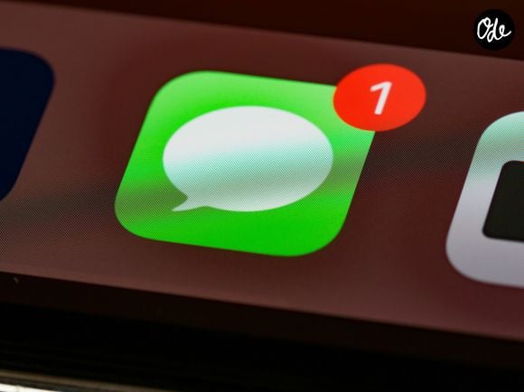 Cette habitude peut refléter une forte conscience des codes sociaux et de l’image que l’on renvoie.

Photo prise par Brett Jordan / Unsplash