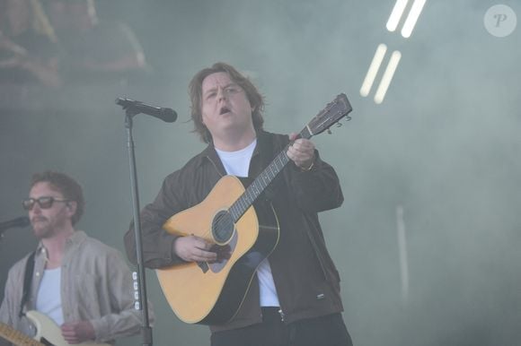 Lewis Capaldi se produit sur la scène Pyramid lors du festival de Glastonbury à Worthy Farm dans le Somerset, au Royaume-Uni, le vendredi 27 juin 2025. Photo par Yui Mok/PA Wire/ABACAPRESS.COM
