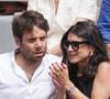 "Benjamin, il refuse que la charge mentale repose sur sa compagne Agathe (Lambret, journaliste de France Info, ndlr) et participe à tout."
Agathe Lambret et Benjamin Duhamel - Célébrités dans les tribunes de la finale Dames des Internationaux de Tennis de Roland Garros à Paris le 8 juin 2024. © Jacovides-Moreau/Bestimage