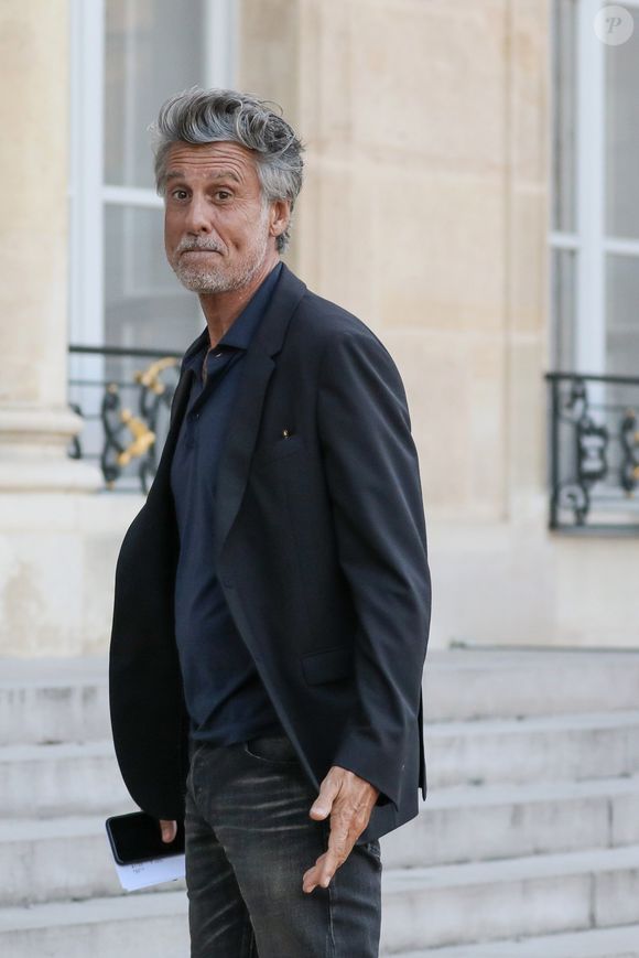 La demeure offre de grandes baies vitrées face au bassin d'Arcachon, un jardin intime et une belle piscine à débordement.

Marc Simoncini arrive pour le lancement du France Digitale Day et à l’occasion de la deuxième édition du Scale-up Tour, au palais de l'Elysée, à Paris, France © Stéphane Lemouton/Bestimage