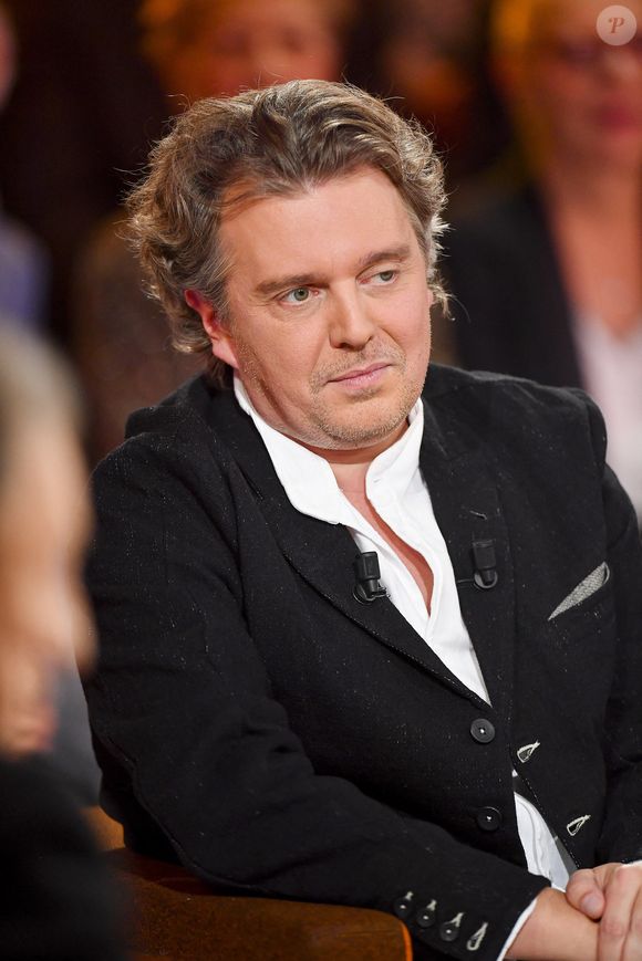 Exclusif - Alex Vizoreklors de l'enregistrement de l'émission "Famille je vous aime" présentée par M.Drucker et qui sera diffusée le 29 décembre sur France 3, au studio Rive gauche, à Paris, France, le 2 décembre 2025. © Gaffiot-Perusseau/Bestimage