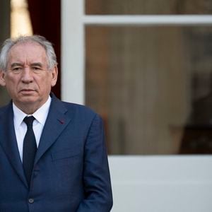 Le Premier ministre François Bayrou participe à Matignon à une minute de silence en hommage aux victimes du cyclone Chido à Mayotte le 23 décembre 2024.

© Eliot Blondet / Pool / Bestimage