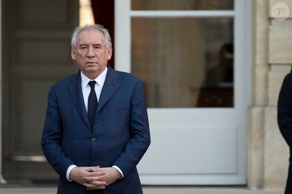 Le Premier ministre François Bayrou participe à Matignon à une minute de silence en hommage aux victimes du cyclone Chido à Mayotte le 23 décembre 2024.

© Eliot Blondet / Pool / Bestimage