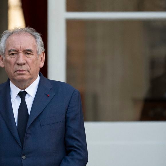 Le Premier ministre François Bayrou participe à Matignon à une minute de silence en hommage aux victimes du cyclone Chido à Mayotte le 23 décembre 2024.

© Eliot Blondet / Pool / Bestimage