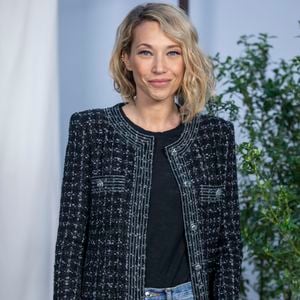 “Avant, tout reposait sur le regard des autres, aujourd’hui tout repose sur le regard de mon fils, ce qui est beaucoup plus doux.” 

Laura Smet - Photocall du défilé de mode Haute-Couture printemps-été 2020 "Chanel" à Paris. Le 21 janvier 2020 © Olivier Borde / Bestimage